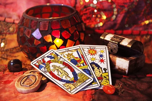 fortune-telling-g2cc4f786e_640.webp