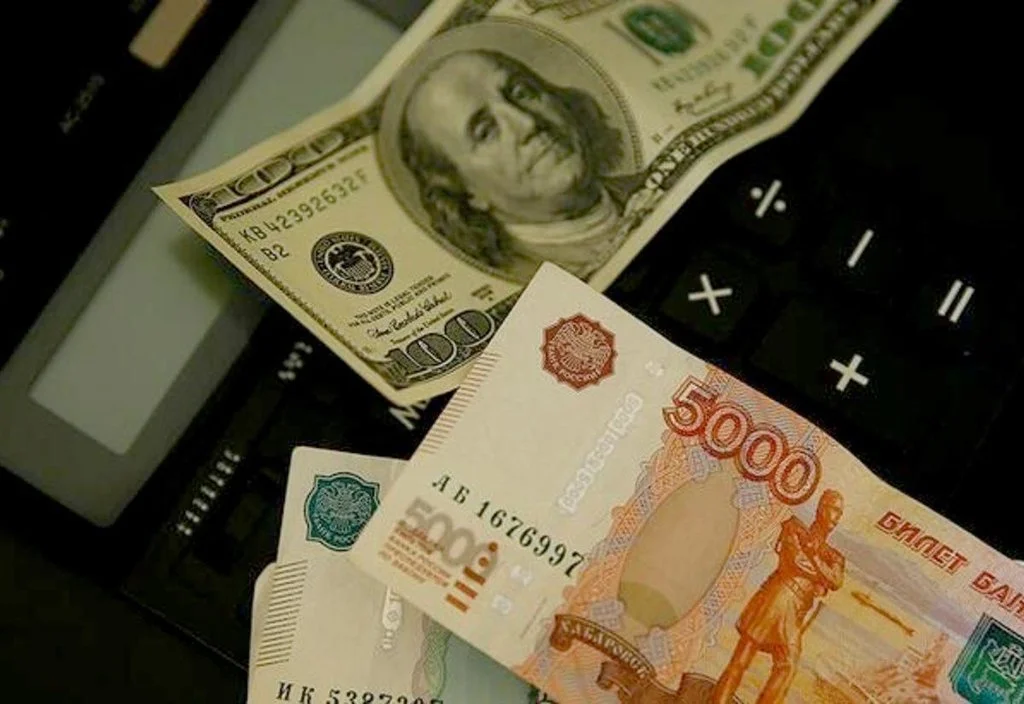 Rus Rublesi Dolar Karşısında %30 Değer Kaybı Yaşadı!.webp